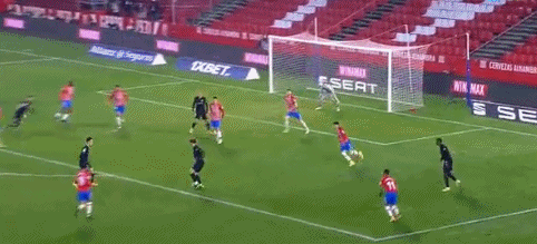 翻修球场，“连滚带爬”为的是“从从容容”