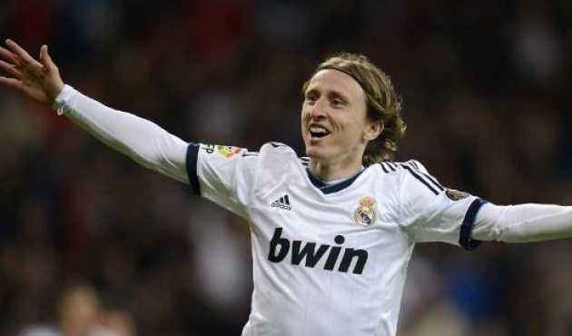 杨瀚森上5分钟送2分1板1助1帽 后三节枯坐板凳