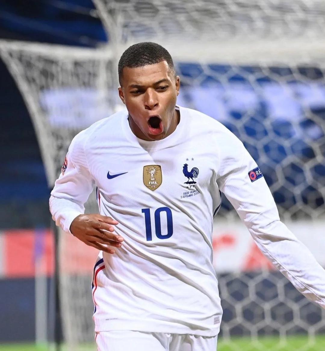 热议U22男足输越南：五后卫+偏哨都输了，非要国际日去忙全运