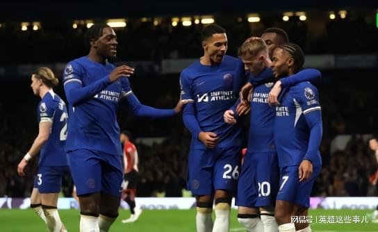 欧文突破防线送出关键助攻