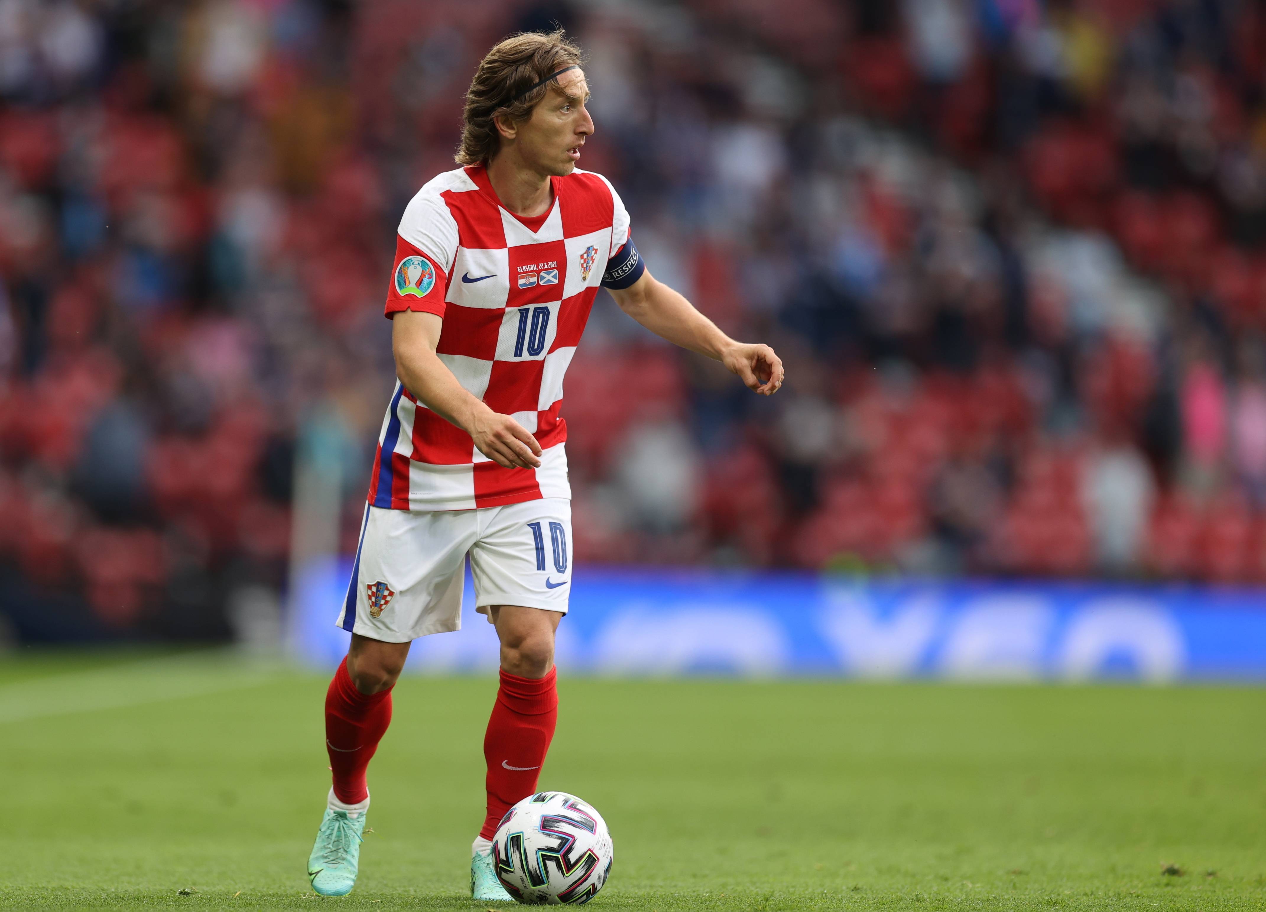 客战多特蒙德贡献帽子戏法+绝平，昂达夫当选全场最佳球员