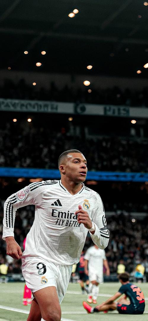 TA：斯通斯今夏不会离开曼城，胡桑诺夫计划留队