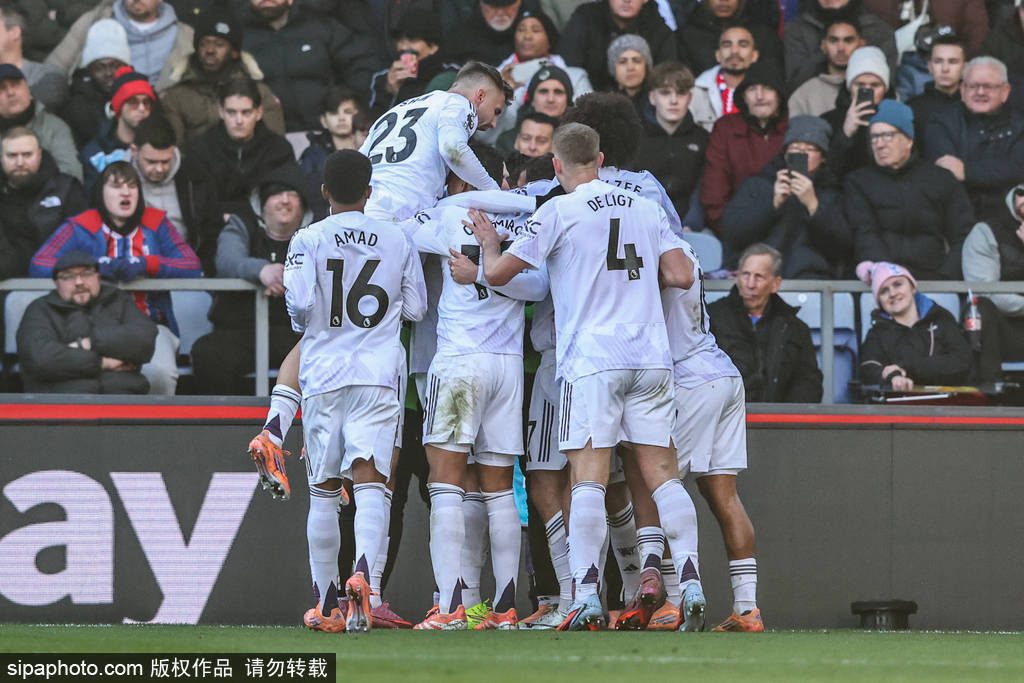 意甲球员在第12轮比赛中涂上红色面彩，向针对女性的暴力说不