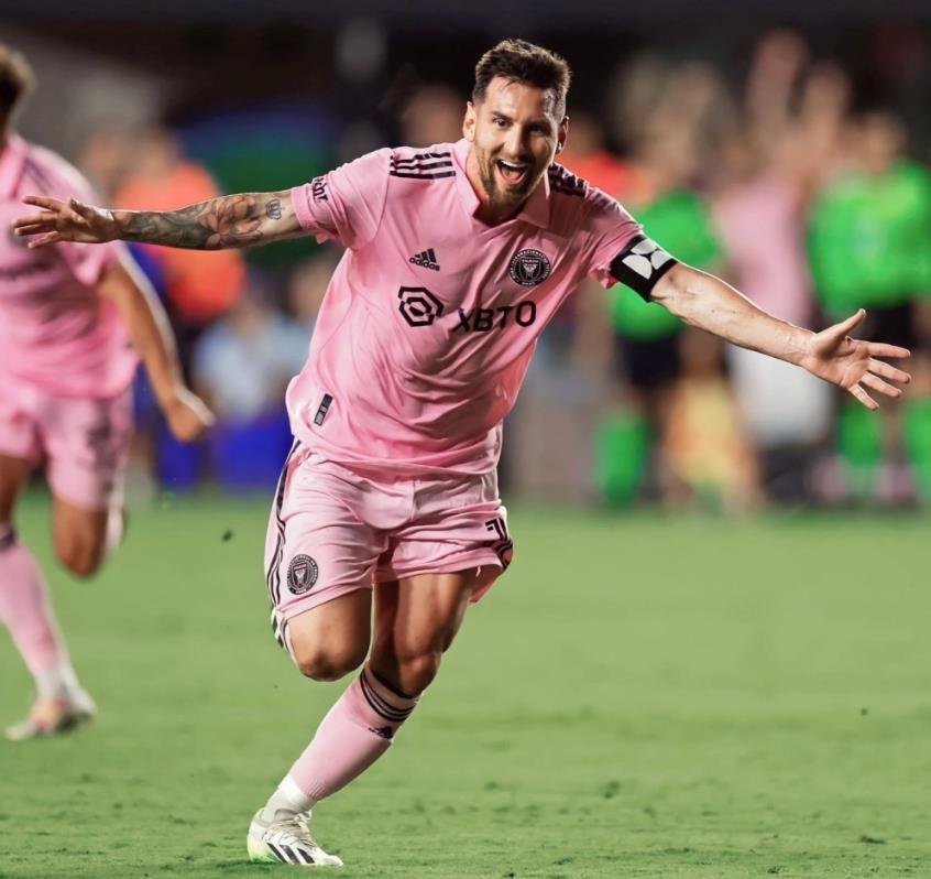 哈兰德百球：左脚71+右脚11，头球11个，其他部位1球